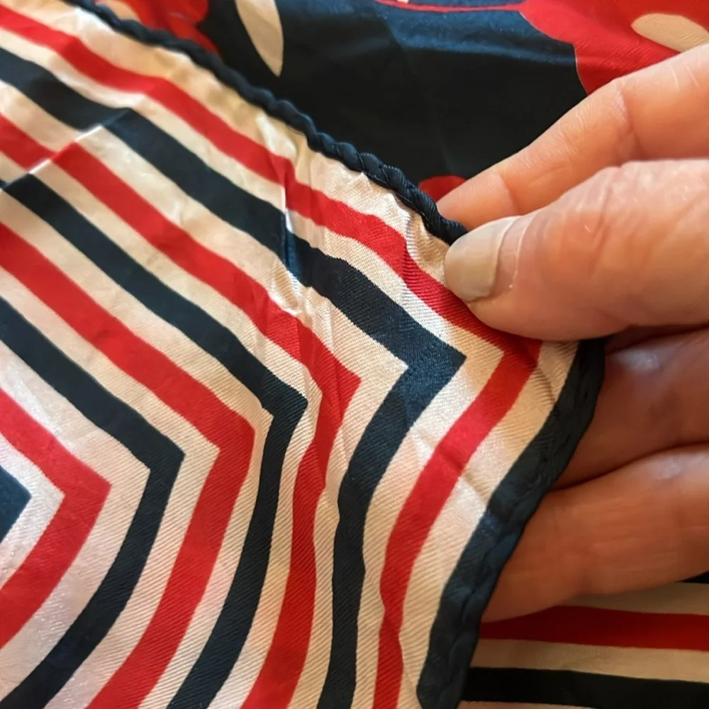 VINTAGE SCARF 70s VERA silk navy red white rolled edge  patriotic USA - Picture 5 of 6